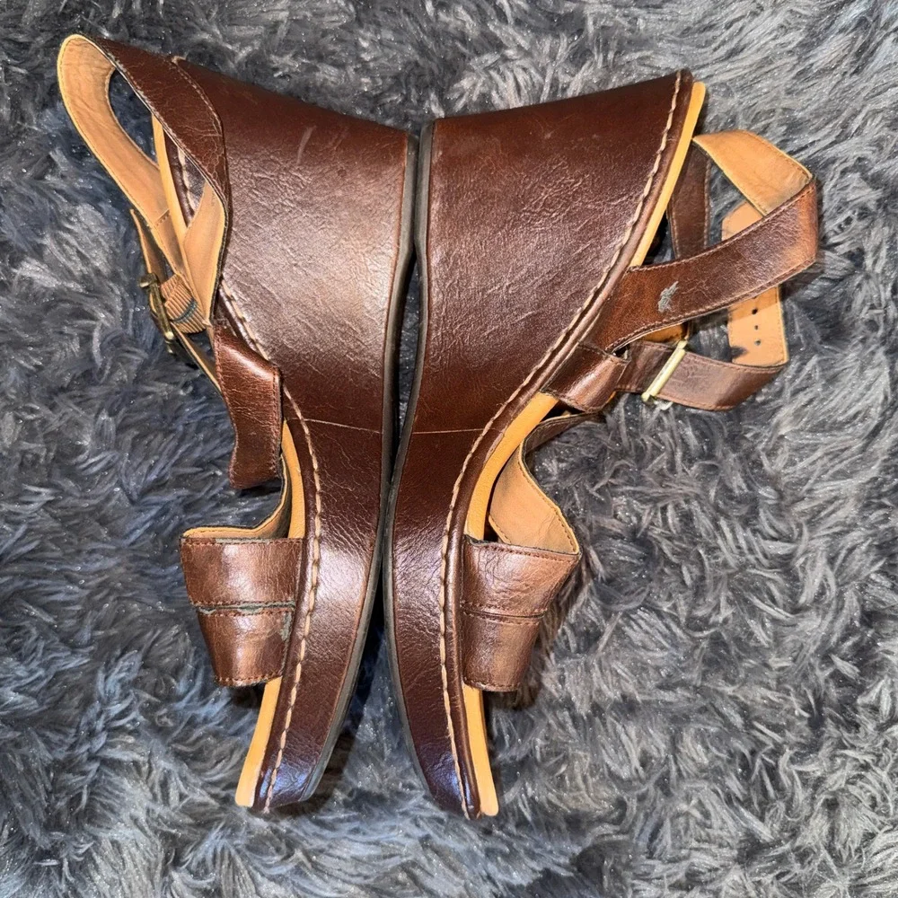 b.o.c. Born Concept Brown Wedge Sandals Womens 11M T-Strap Adjustable Buckle
